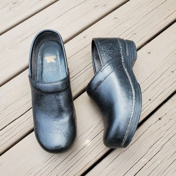 DANSKO XP Black Floral Dainty Flower Tooled Mule Clog Slip On Boho Festival 39 - Picture 1 of 8